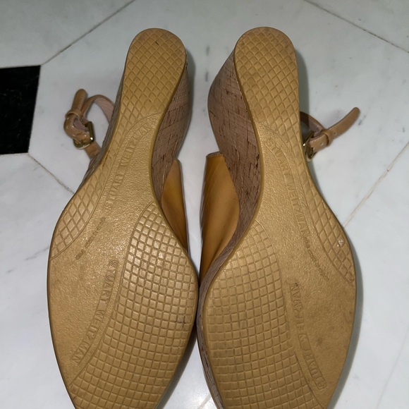 Stuart Weitzman Adobe Jean Patent Leather Peep Toe Wedge Slingback Sandal 10 - Picture 6 of 9